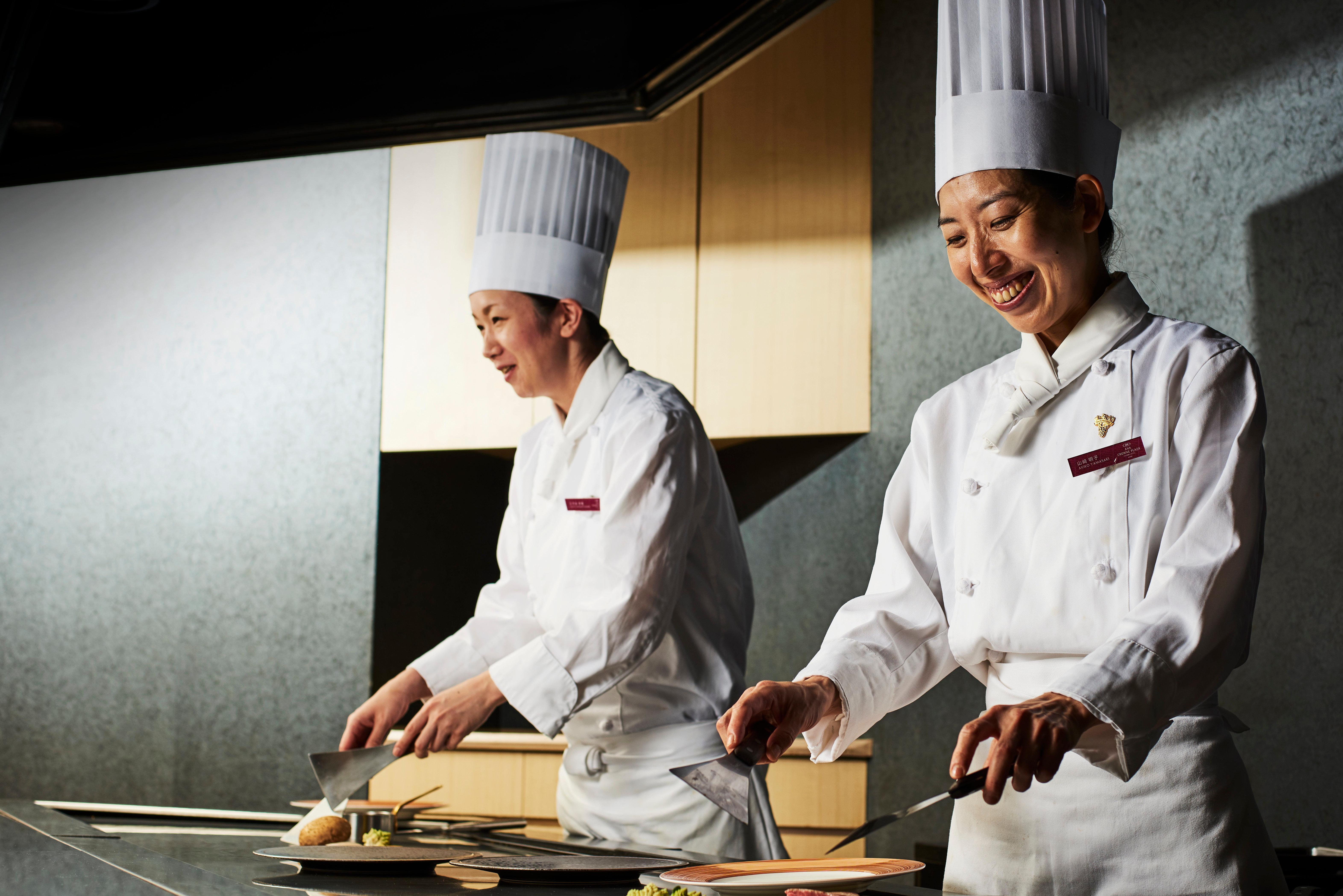 Ana Crowne Plaza Kobe By Ihg Hotel Exterior photo Culinary students at the International Culinary Center