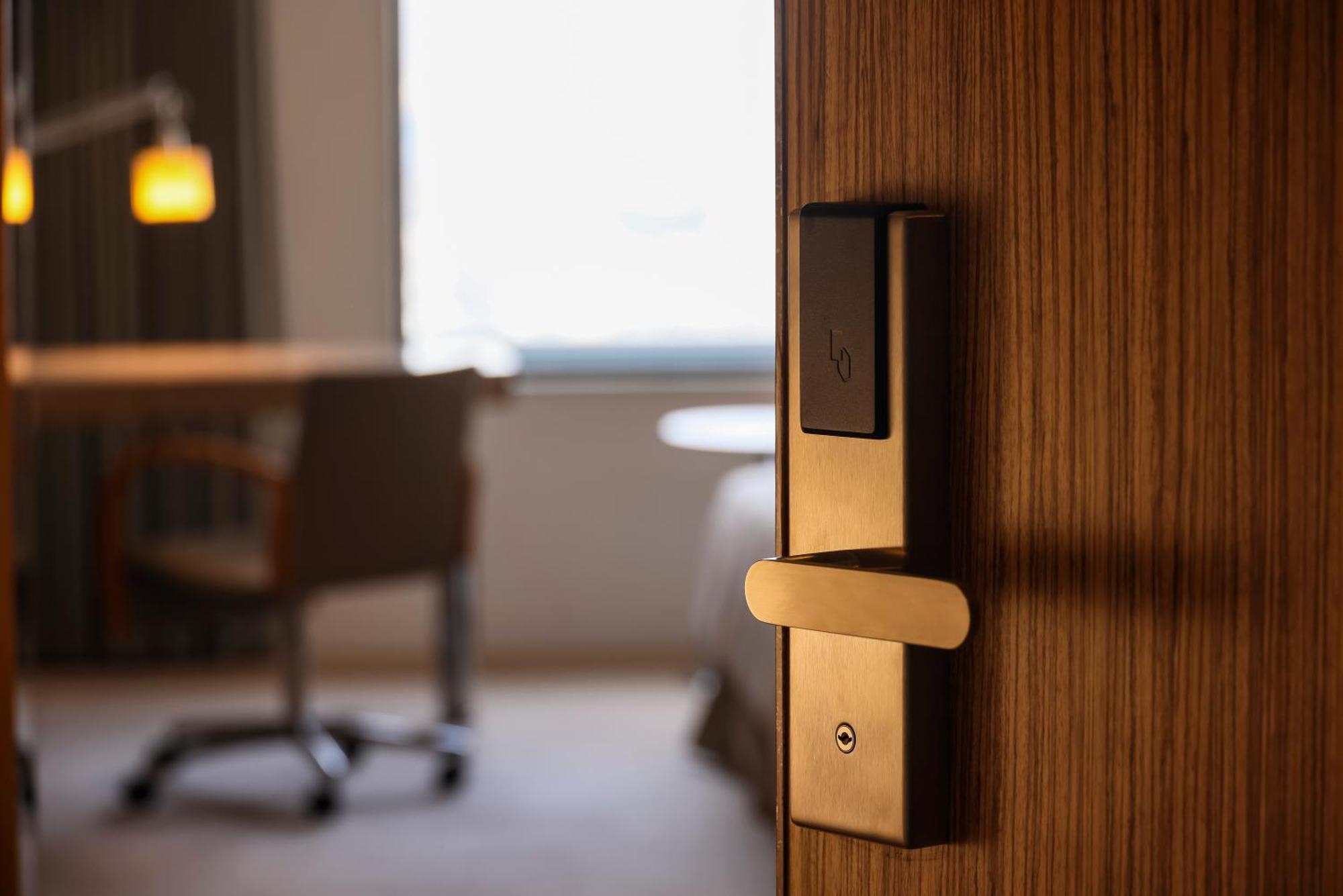 Ana Crowne Plaza Kobe By Ihg Hotel Exterior photo A card-based electronic lock
