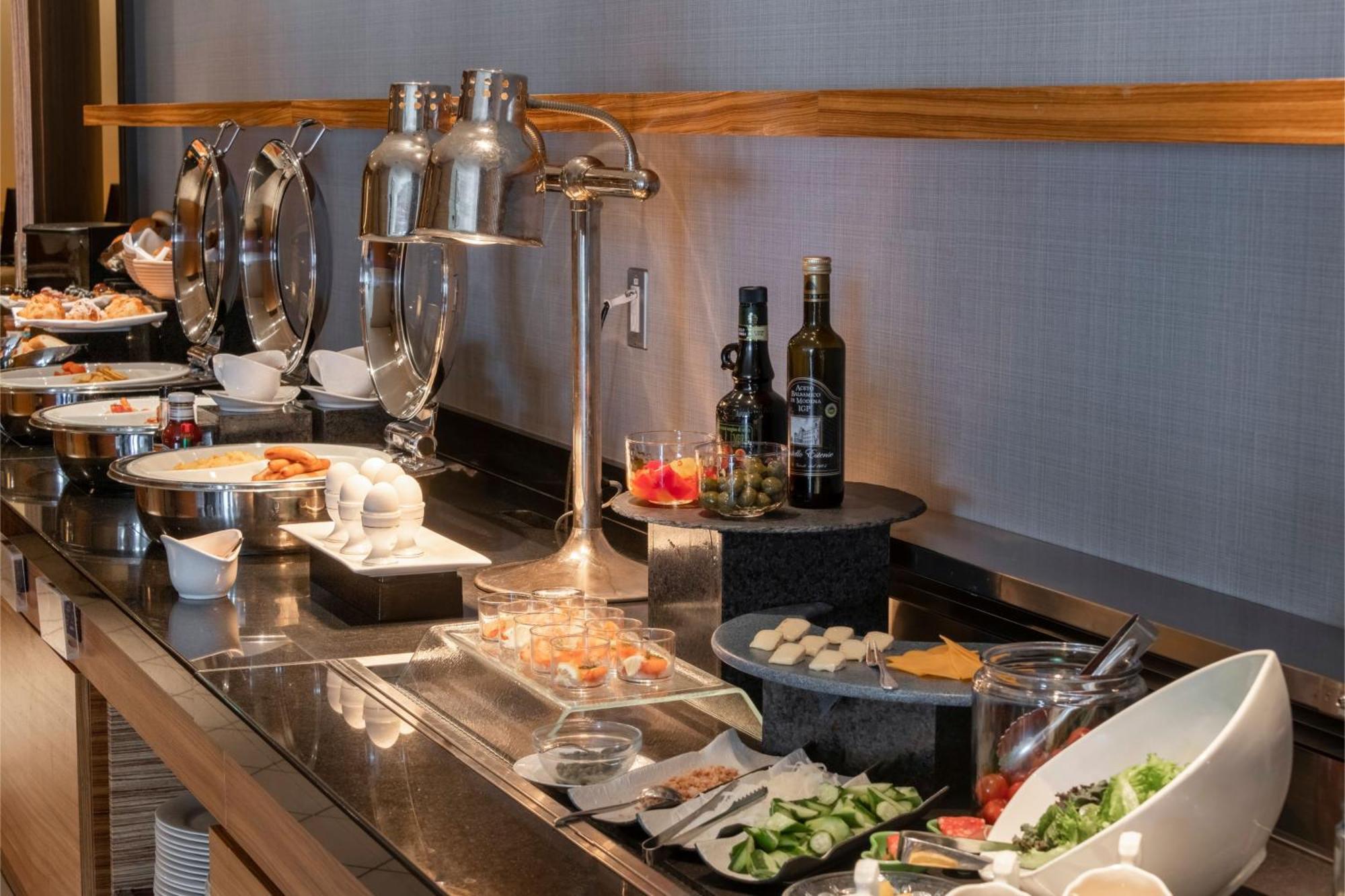 Ana Crowne Plaza Kobe By Ihg Hotel Exterior photo A salad bar