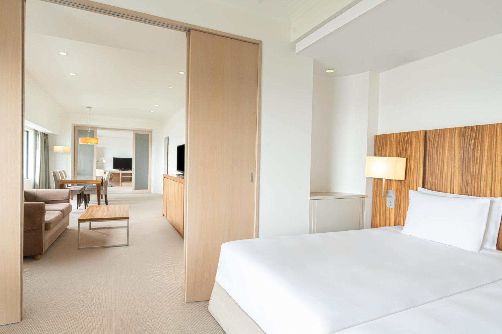 Ana Crowne Plaza Kobe By Ihg Hotel Exterior photo A suite at the hotel